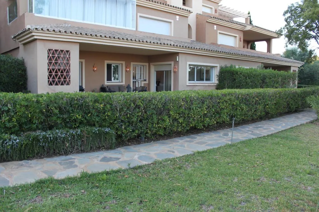 Elegant And Spacious Garden Apartment With Beautiful Views Ojen