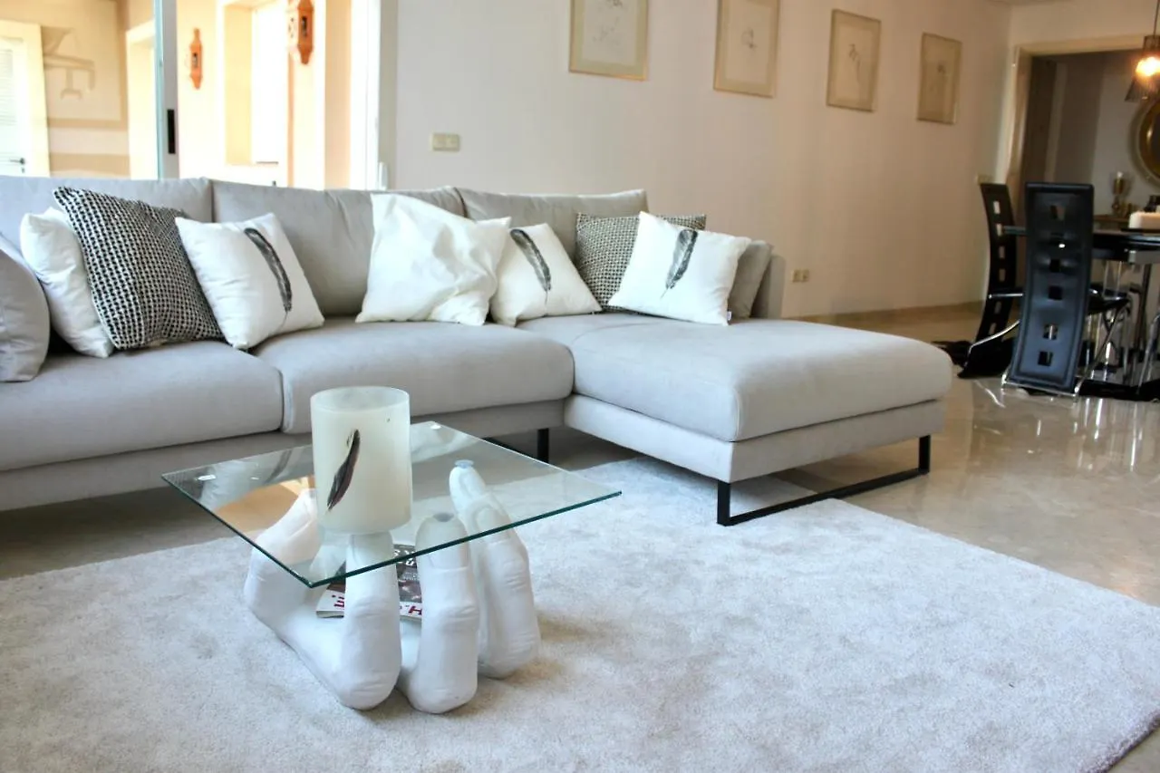 Elegant And Spacious Garden Apartment With Beautiful Views Ojen