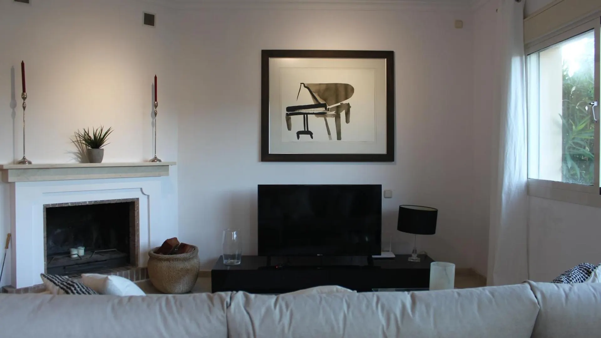 Elegant And Spacious Garden Apartment With Beautiful Views Ojen