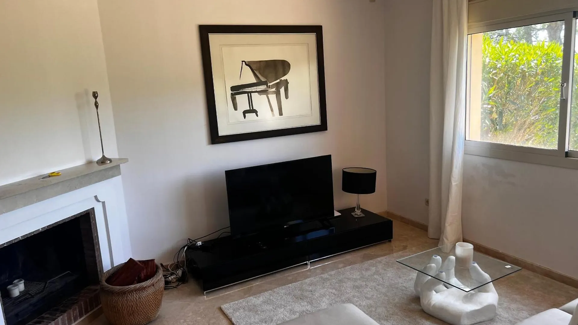 Elegant And Spacious Garden Apartment With Beautiful Views Ojen