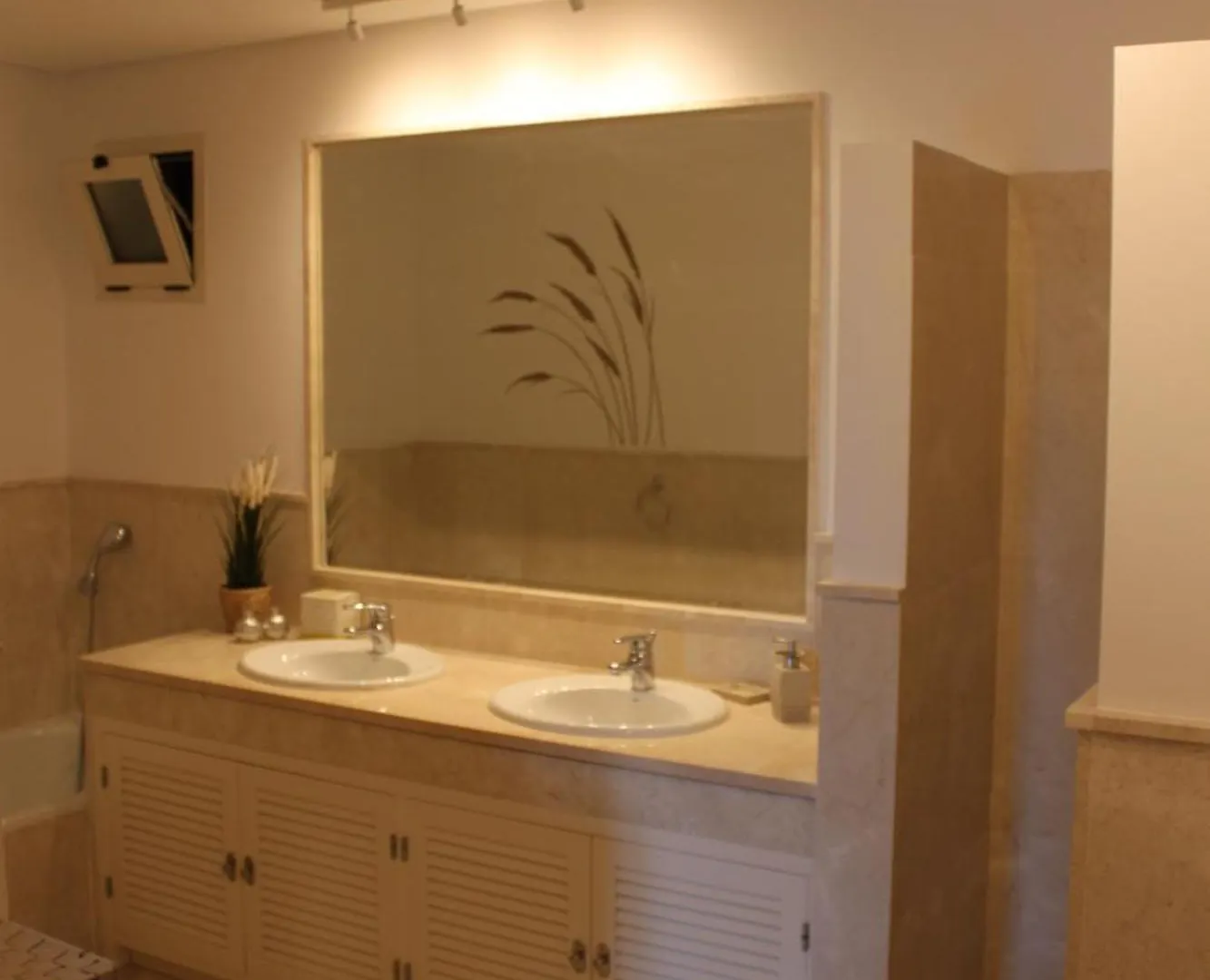 Elegant And Spacious Garden Apartment With Beautiful Views Ojen