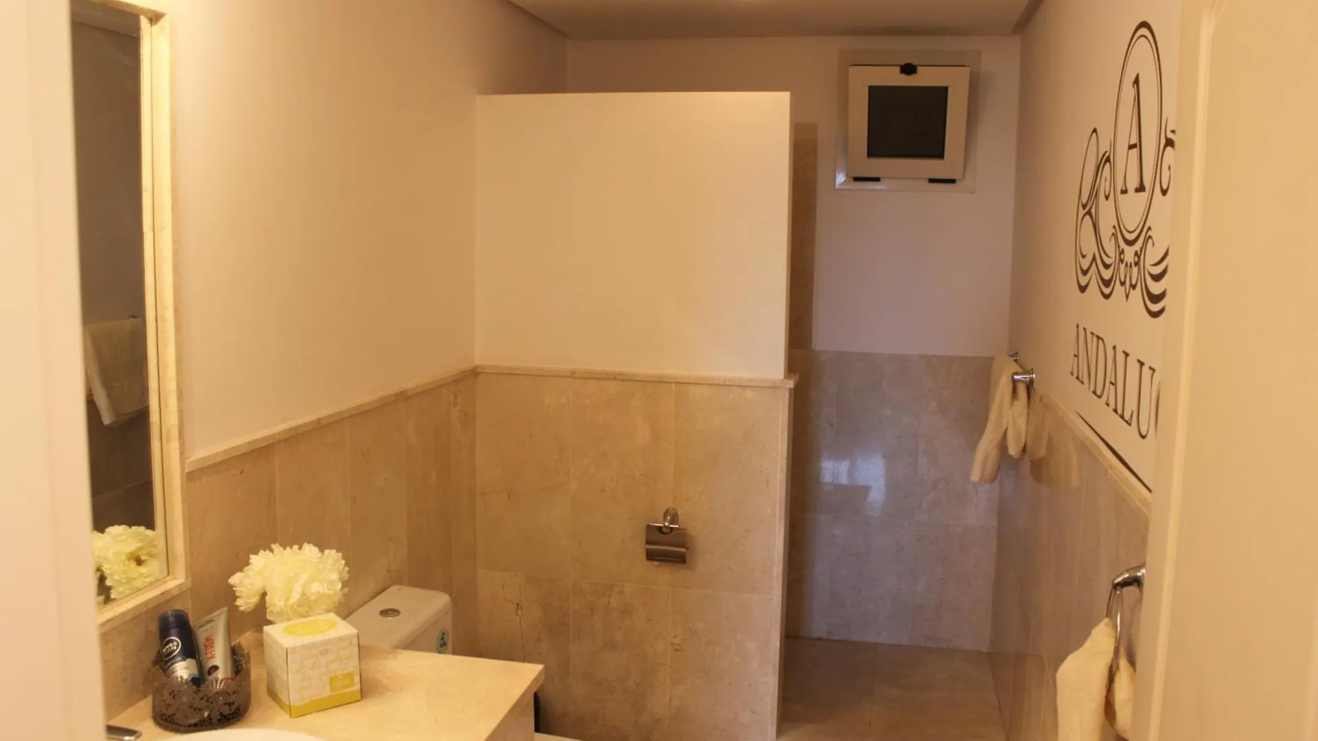 Elegant And Spacious Garden Apartment With Beautiful Views Ojen