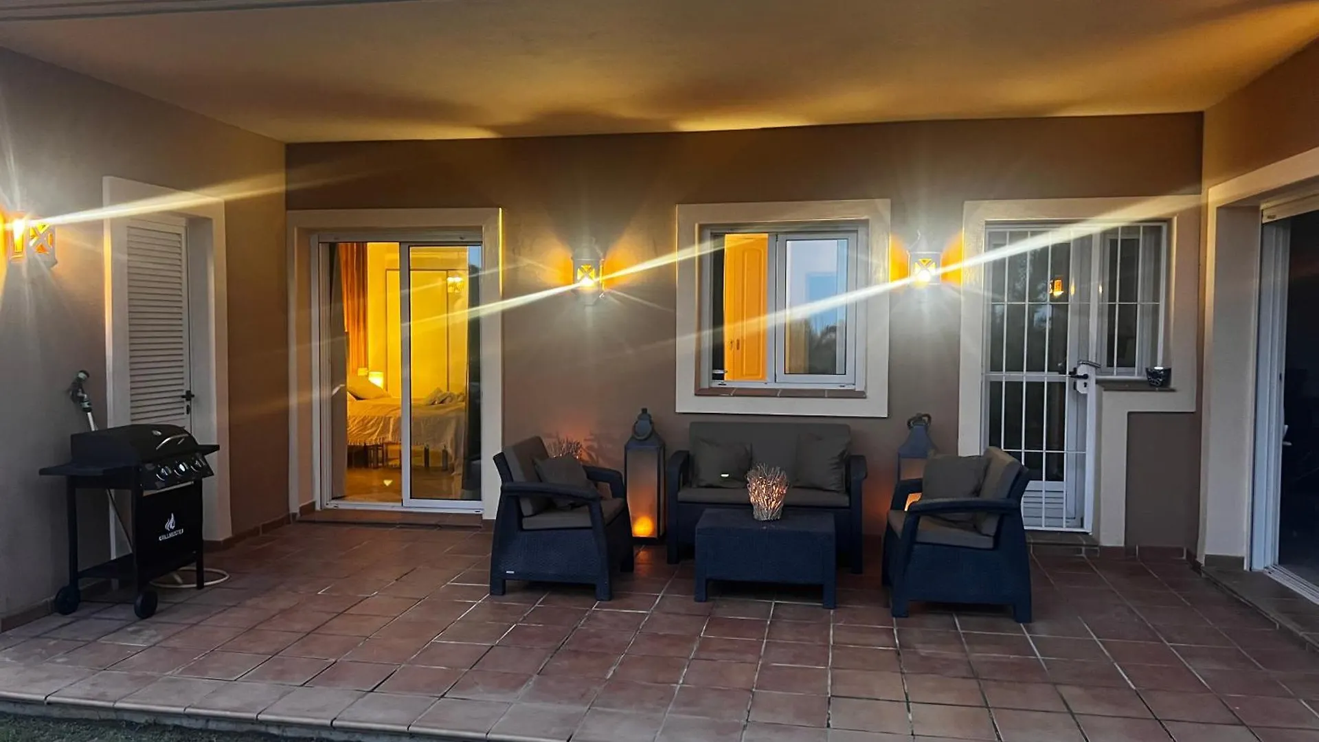 Elegant And Spacious Garden Apartment With Beautiful Views Ojen
