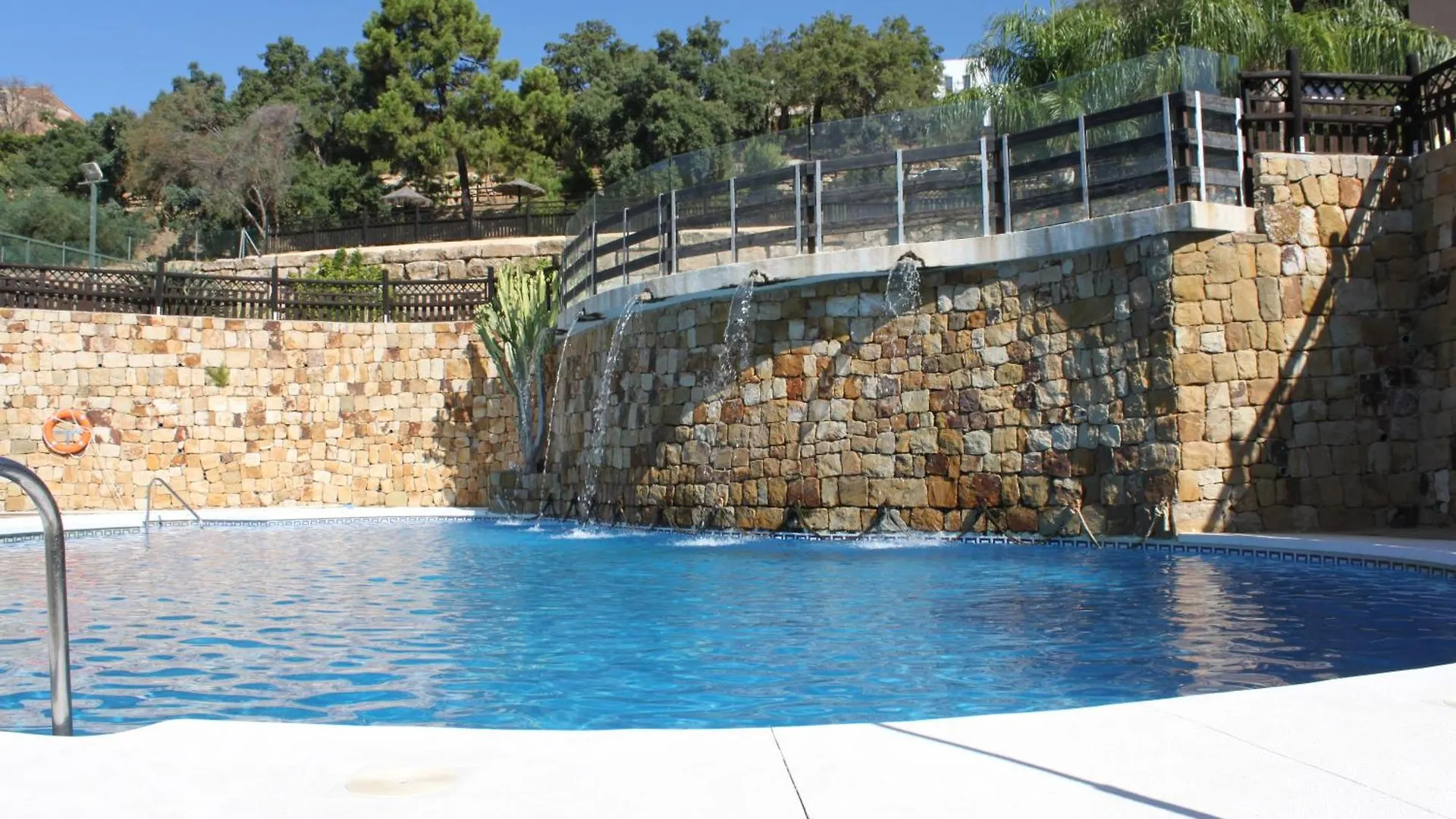 Elegant And Spacious Garden Apartment With Beautiful Views Ojen Spain