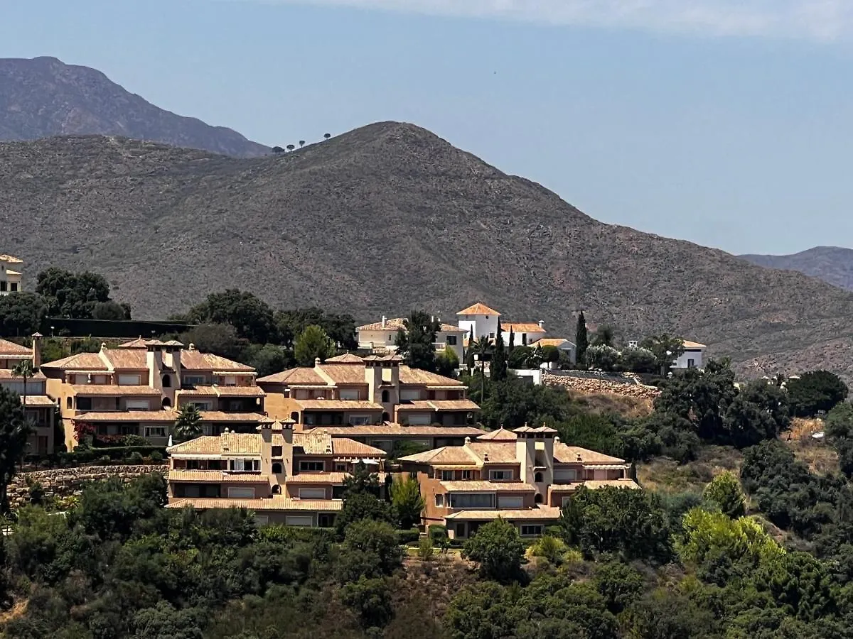 Elegant And Spacious Garden Apartment With Beautiful Views Ojén スペイン