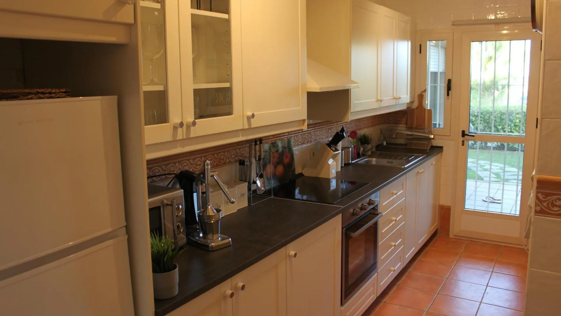 Elegant And Spacious Garden Apartment With Beautiful Views Ojén