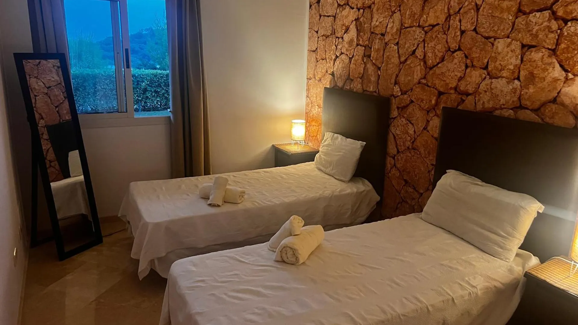 Elegant And Spacious Garden Apartment With Beautiful Views Ojén 0*,  スペイン